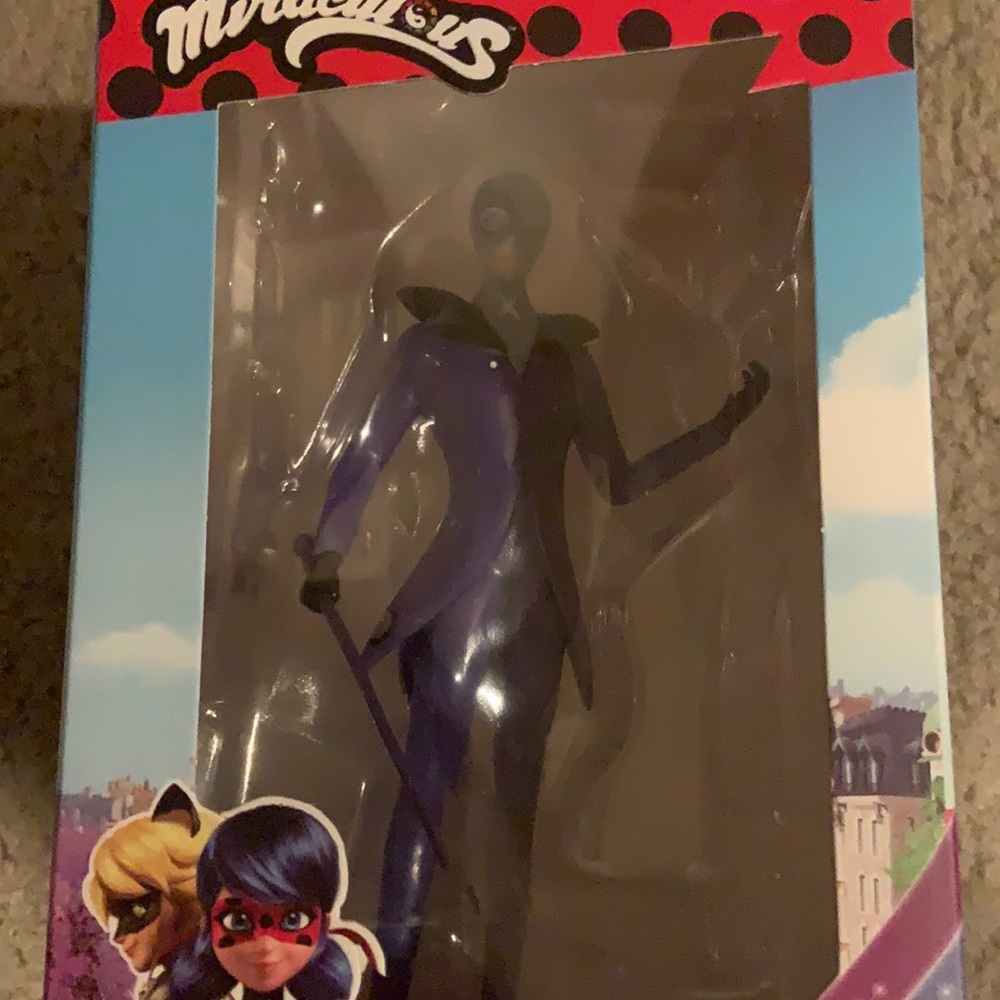 Mirculous Ladybug Culturefly 2 Vinyl Figurines: Shadow Moth and Lady Dragon